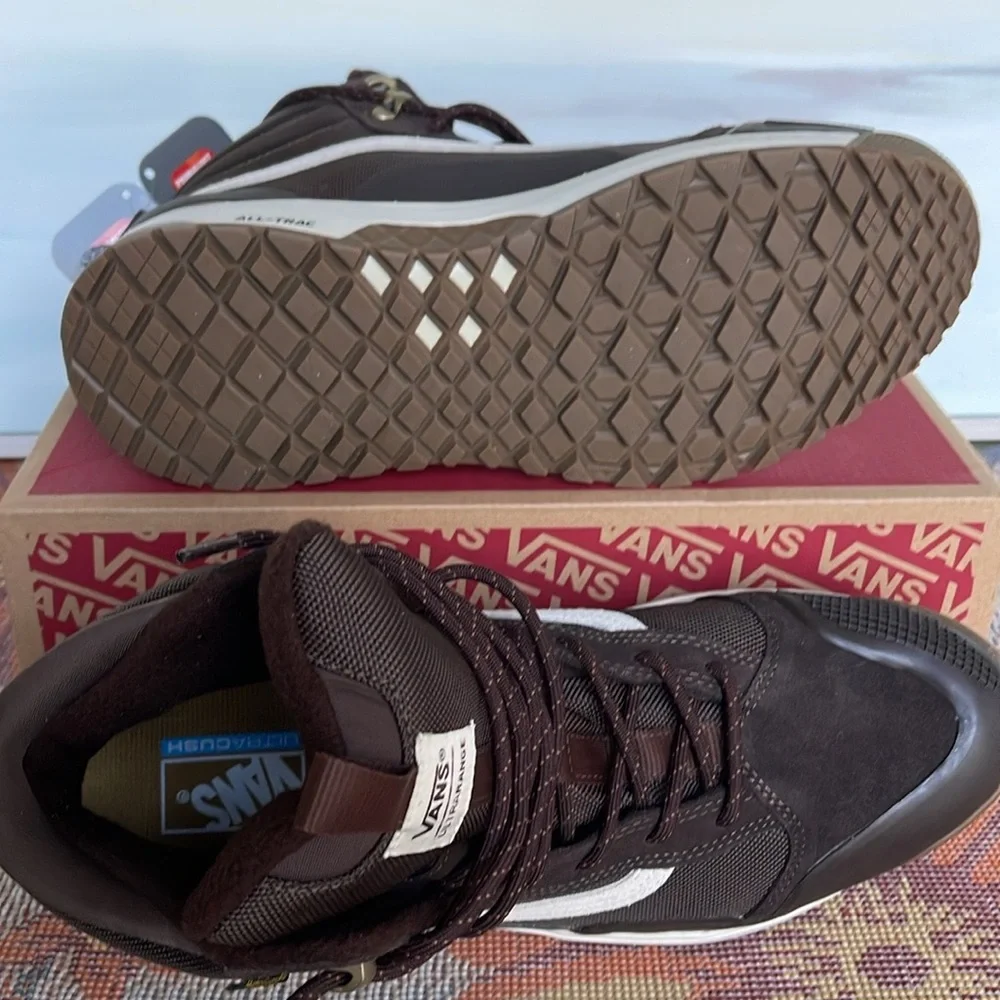 Vans Men’s Ultrarange Exo Hi Mte2 Demitasse
VN0A4BVS3N1
Sneakers - Picture 14 of 16